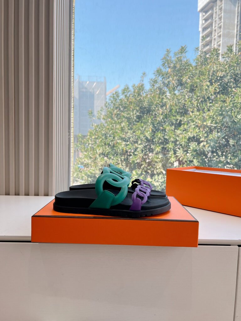Hermès Unisex Sneakers detail 5