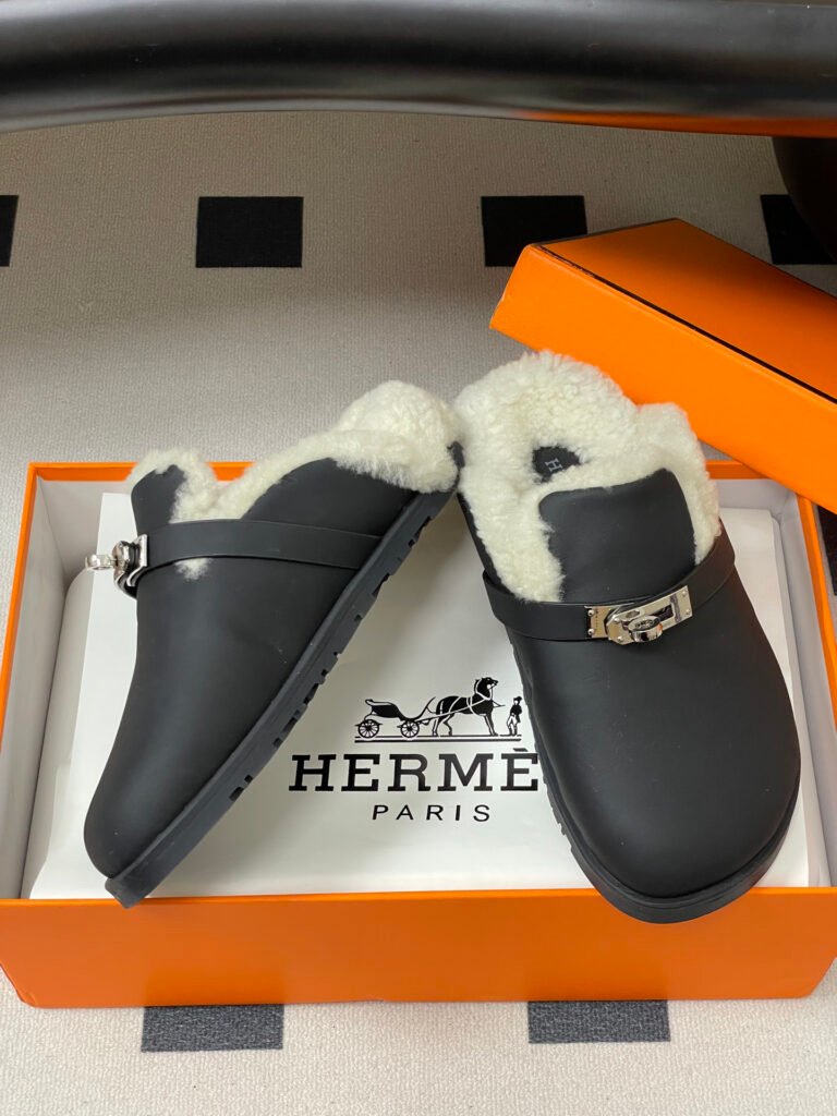 Hermès Unisex Sneakers detail 5