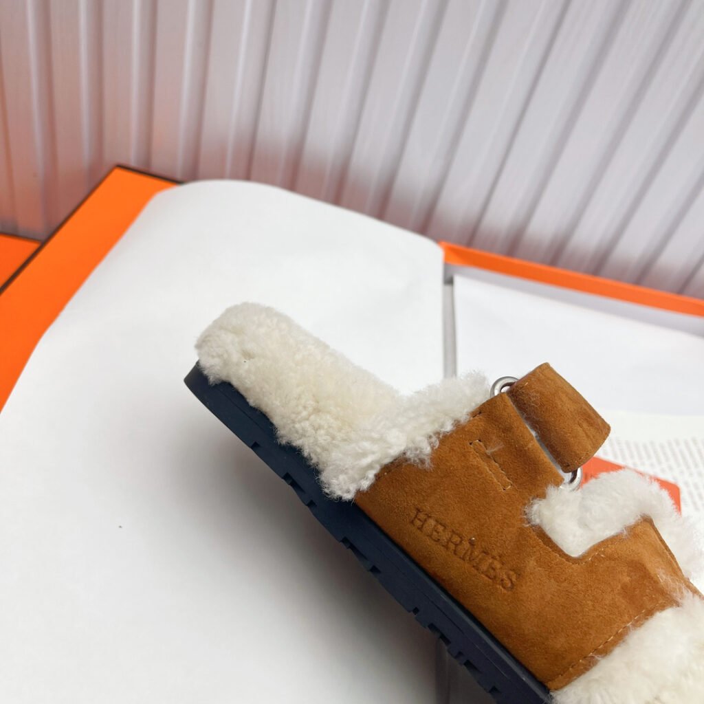 Hermès Unisex Shearling Shoes detail 5