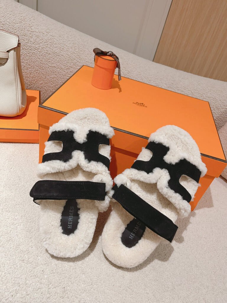 Hermès Unisex Shearling Shoes detail 5