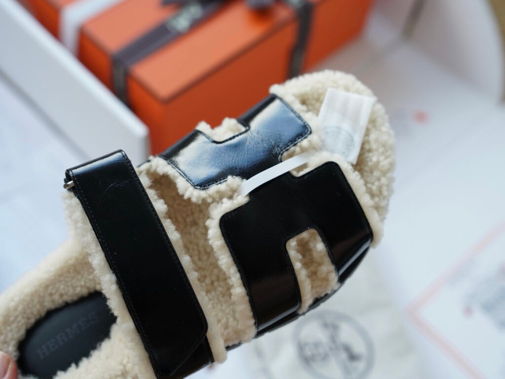 Hermès Unisex Shearling Shoes detail 5