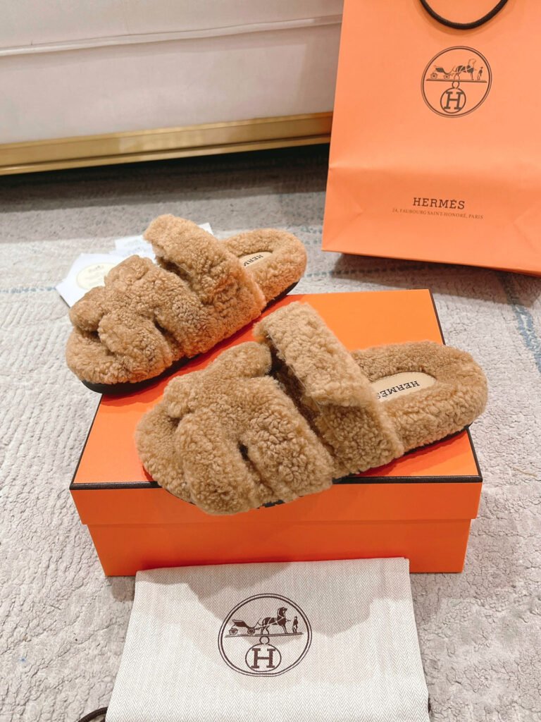 Hermès Unisex Shearling Shoes detail 5