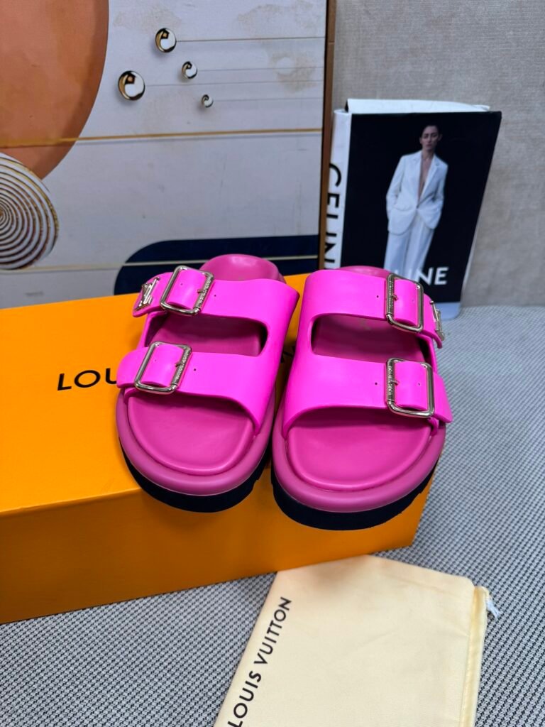 Louis Vuitton Unisex Slides detail image 5