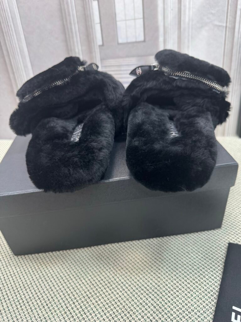 Chanel Unisex Shearling Shoes detail 5