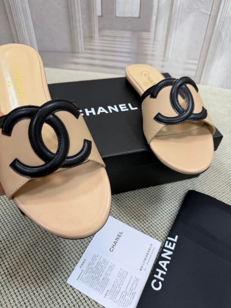 Chanel Unisex Slides detail image 5