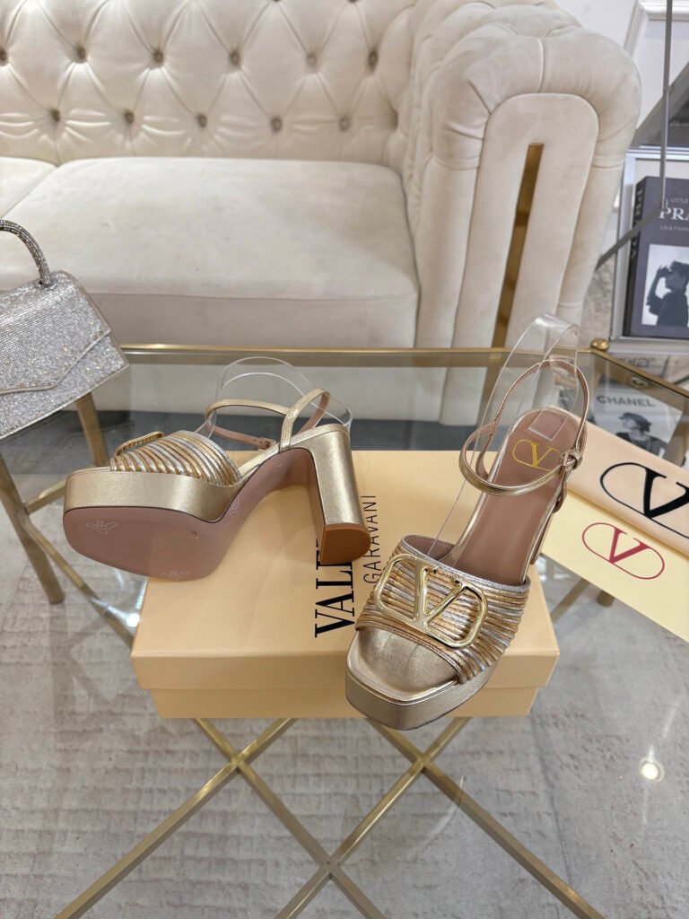 Valentino Garavani Unisex Sandals detail 5