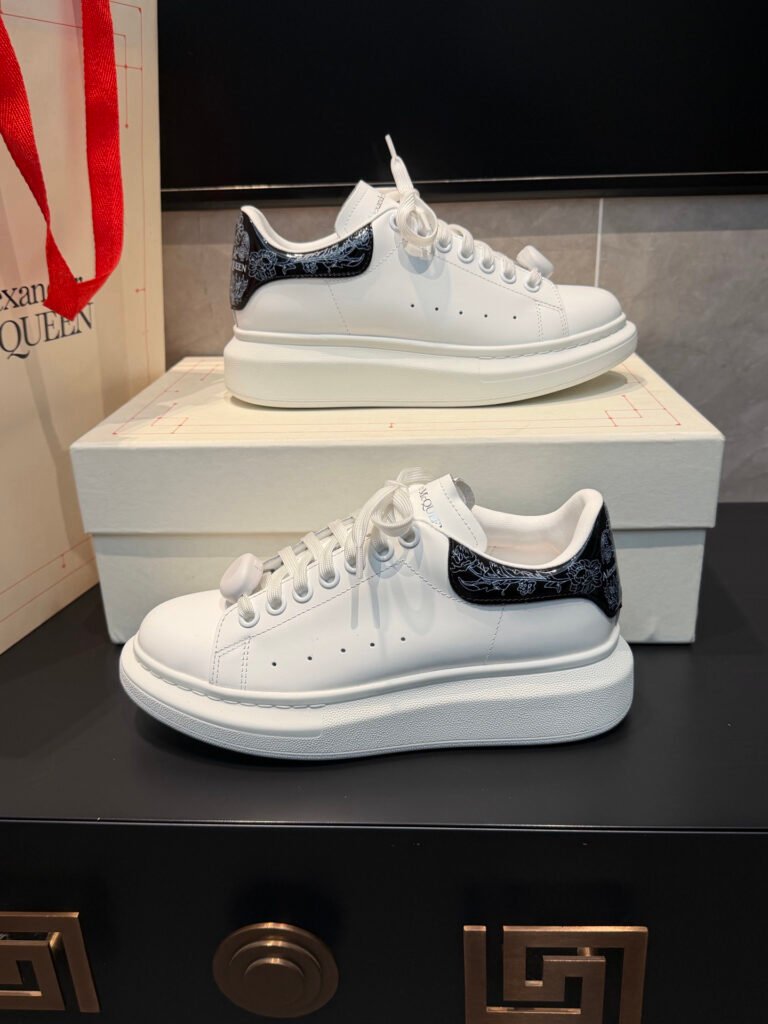 Alexander McQueen Unisex Sneakers detail image 5