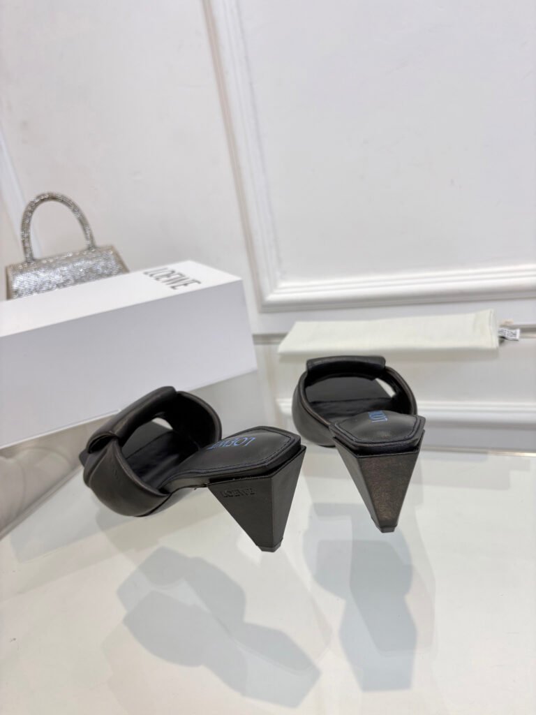 Loewe Unisex Sneakers detail 5