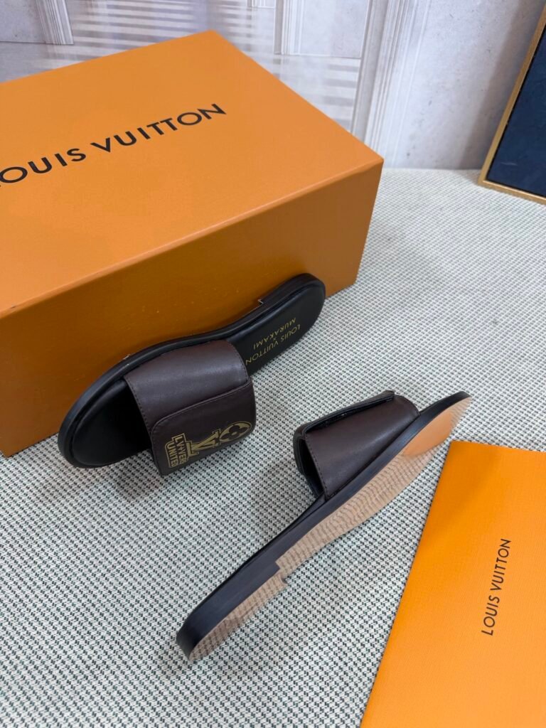 Louis Vuitton Unisex Slides detail 5