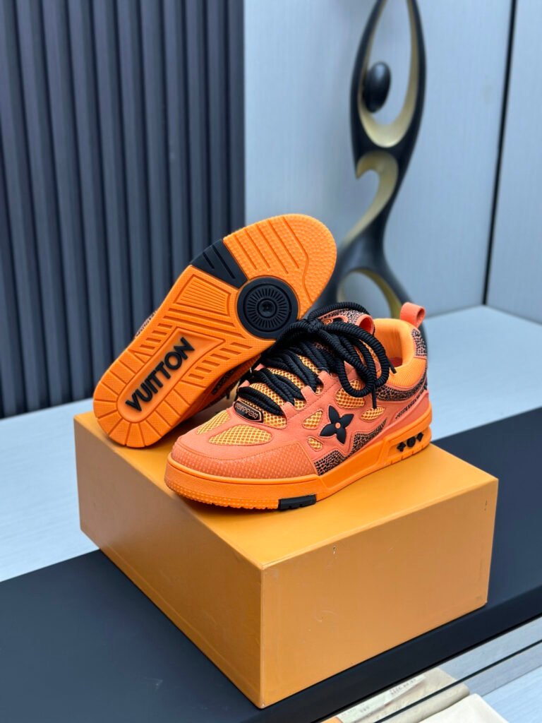 Louis Vuitton Unisex Sneakers detail image 5
