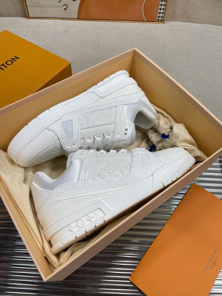 Louis Vuitton Unisex Low-Top Sneakers detail image 5