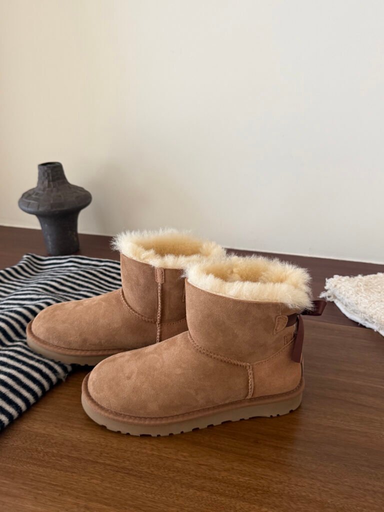 UGG Unisex Ankle Boots detail image 5