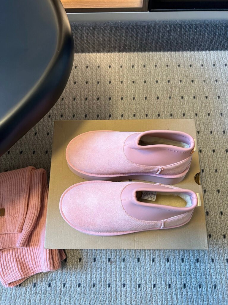 UGG Unisex Boots detail image 5