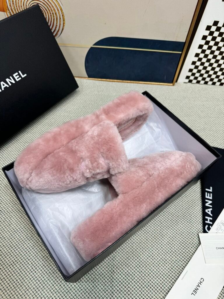 Chanel Unisex Shearling Shoes detail image 5