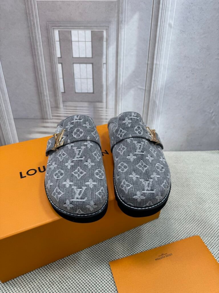 Louis Vuitton Unisex Slides detail image 5