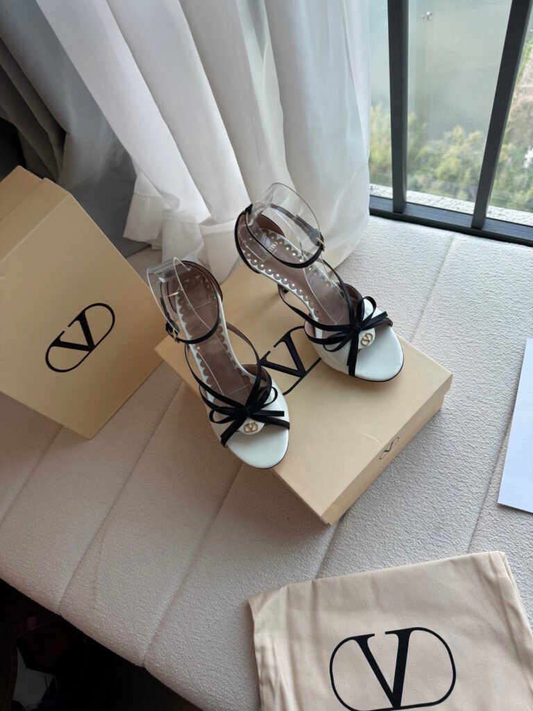 Valentino Garavani Unisex Sandals detail image 5