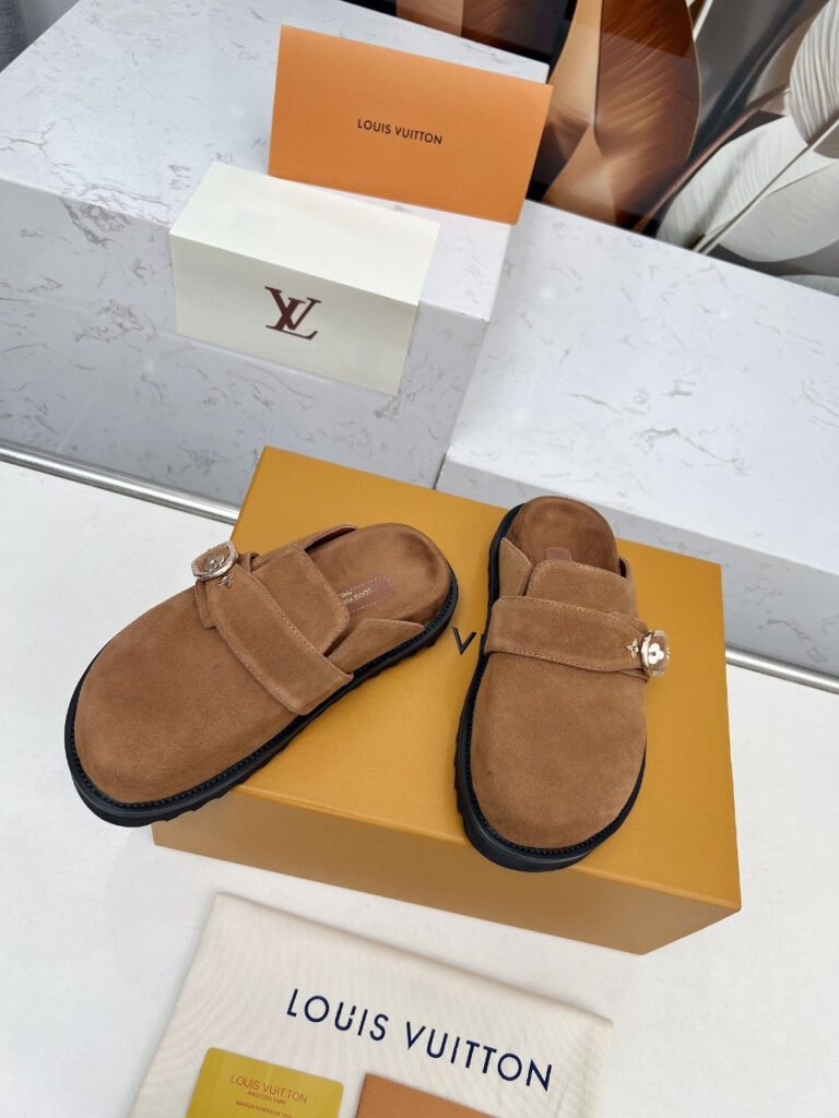 Louis Vuitton Unisex Slides detail 5