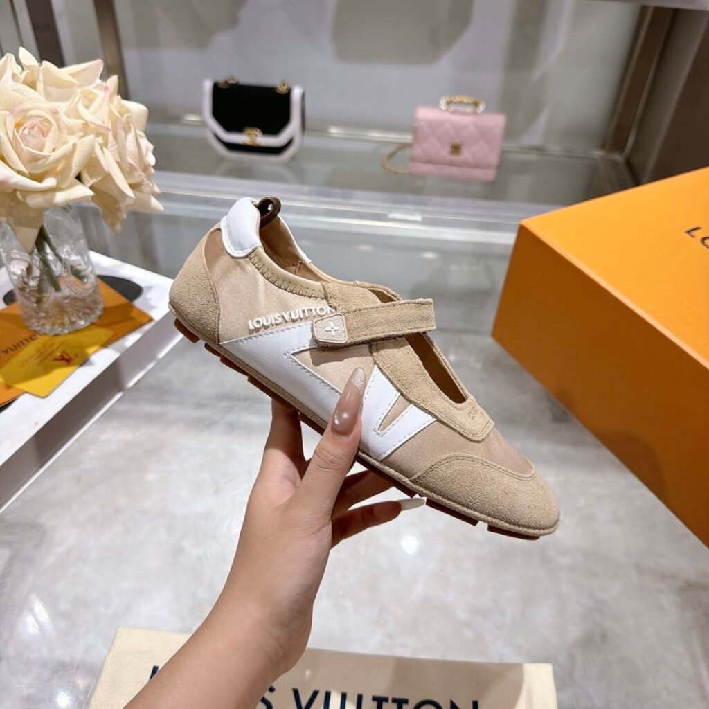 Louis Vuitton Unisex Athletic Sneakers detail image 5