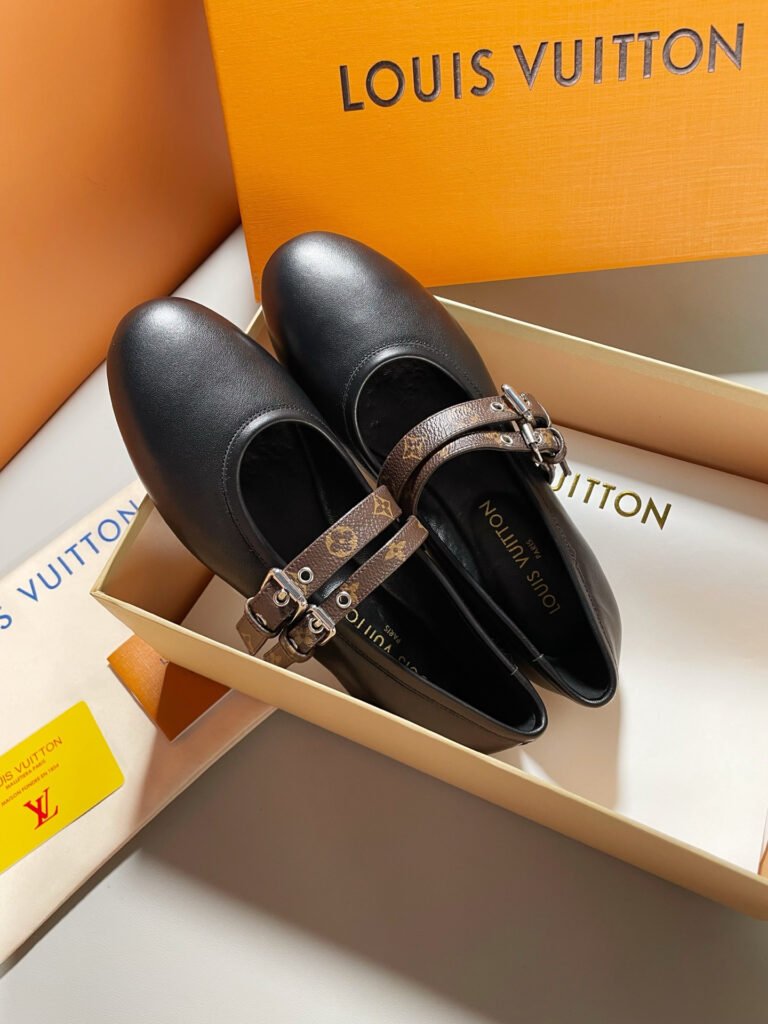 Louis Vuitton Unisex Sneakers detail image 5