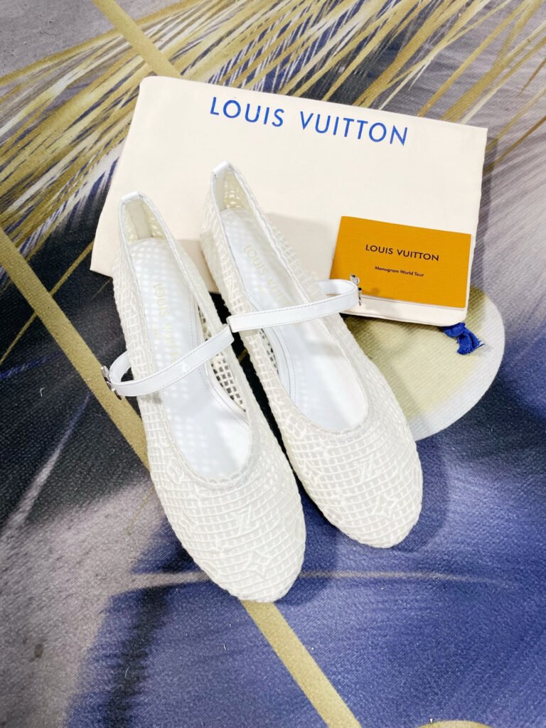 Louis Vuitton Unisex Sneakers detail image 5