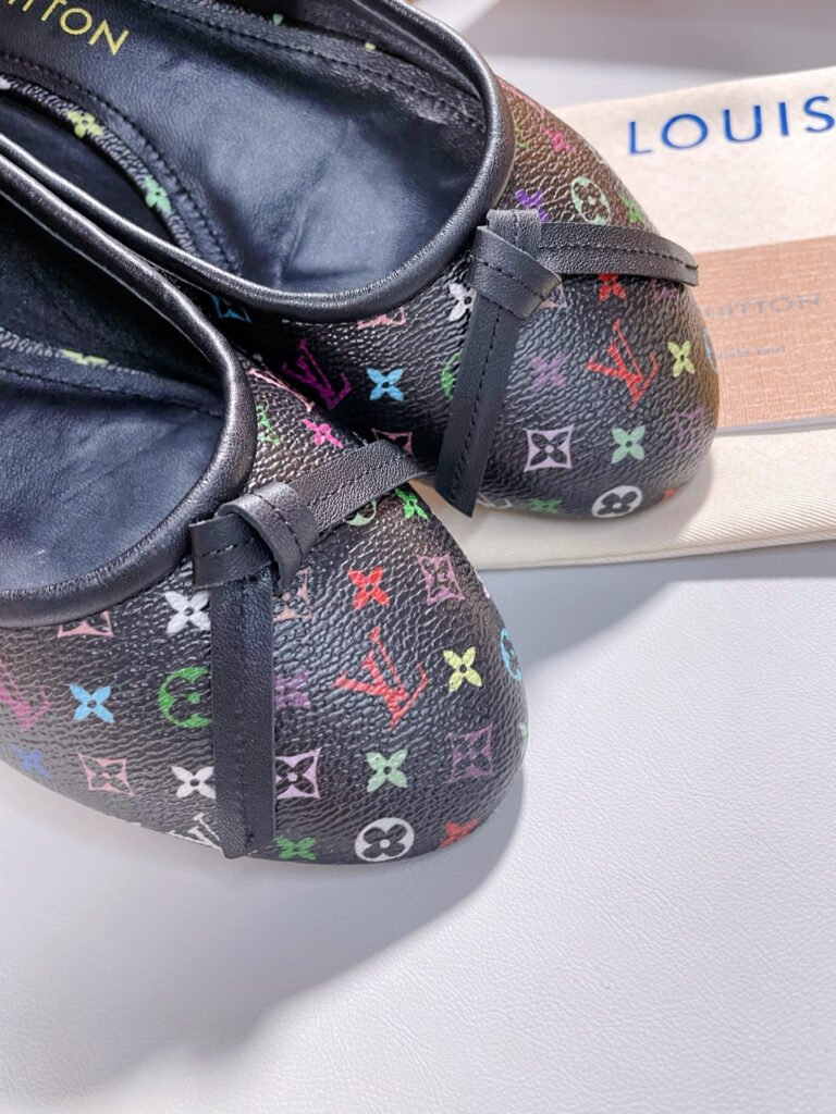 Louis Vuitton Unisex Sneakers detail image 5