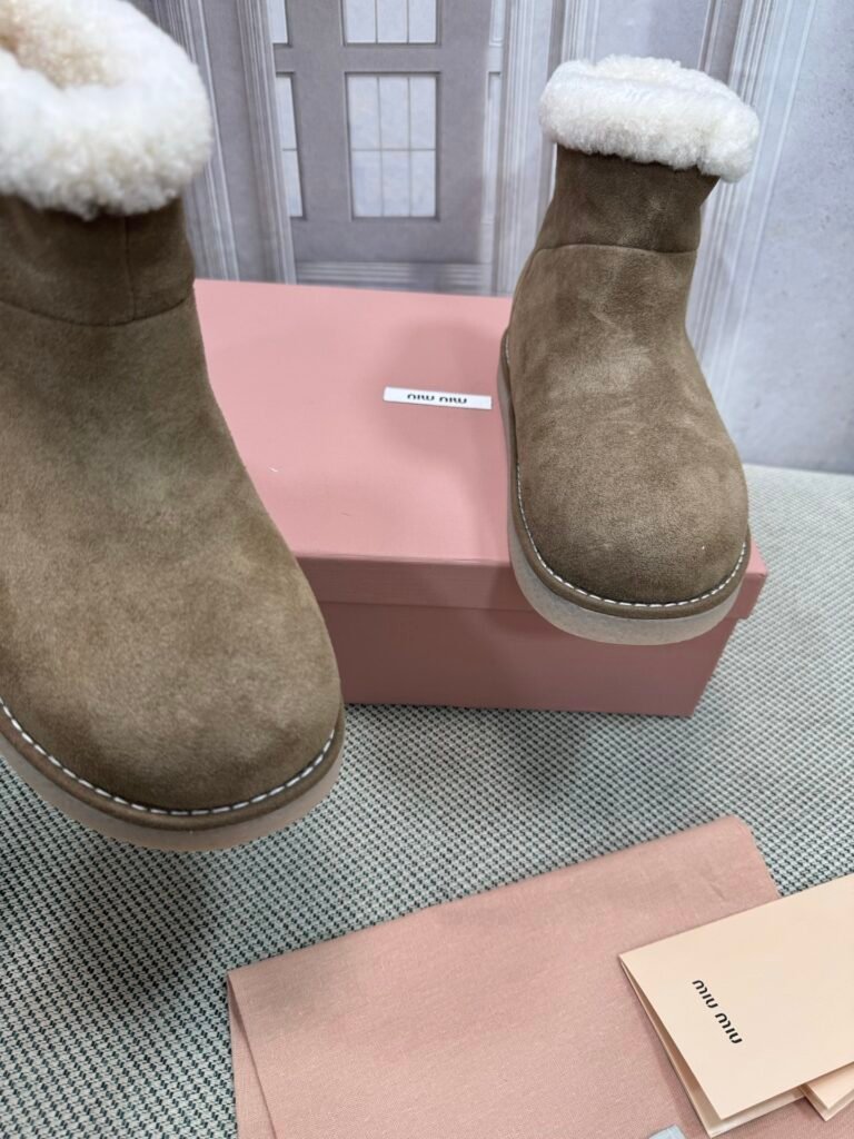 Miu Miu Unisex Snow Boots detail image 5