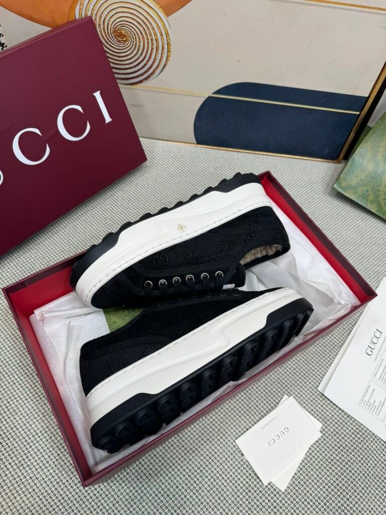 Gucci Unisex Loafers detail 5