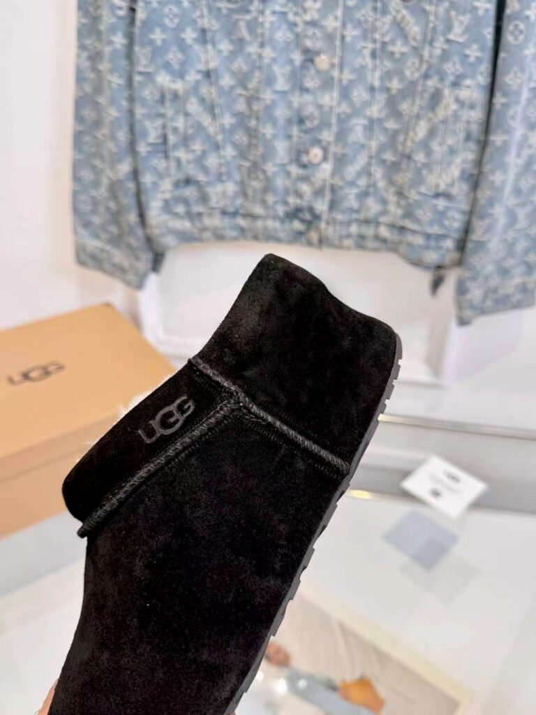 UGG Unisex Sneakers detail image 5