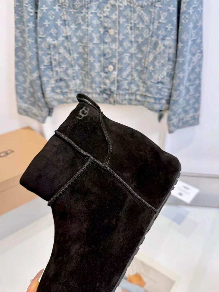 UGG Unisex Sneakers detail image 5