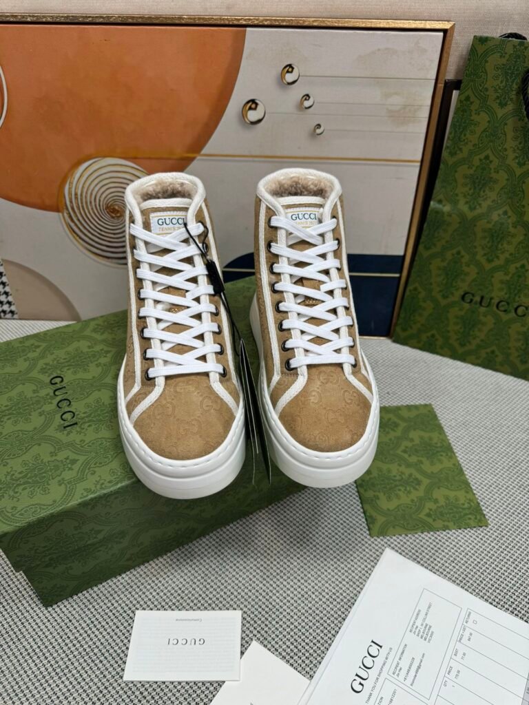Gucci Unisex Loafers detail 5