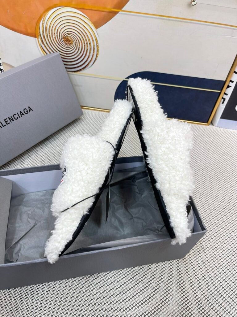 Balenciaga Unisex Sneakers detail image 5