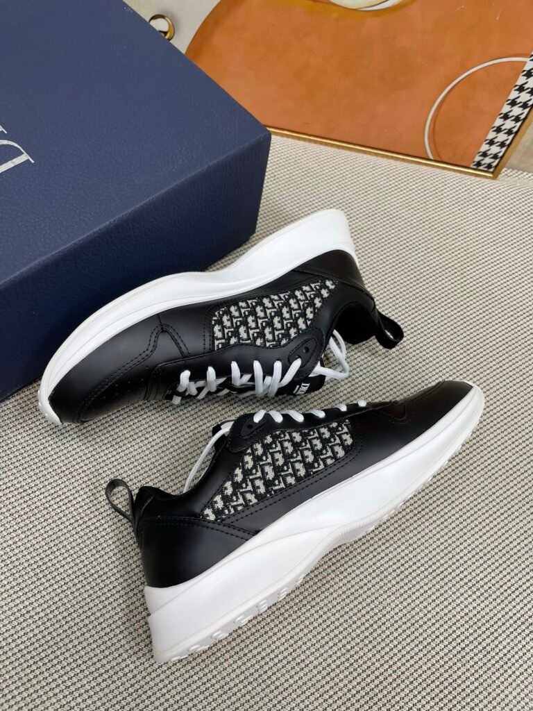 Dior Unisex Chunky Sneakers detail image 5