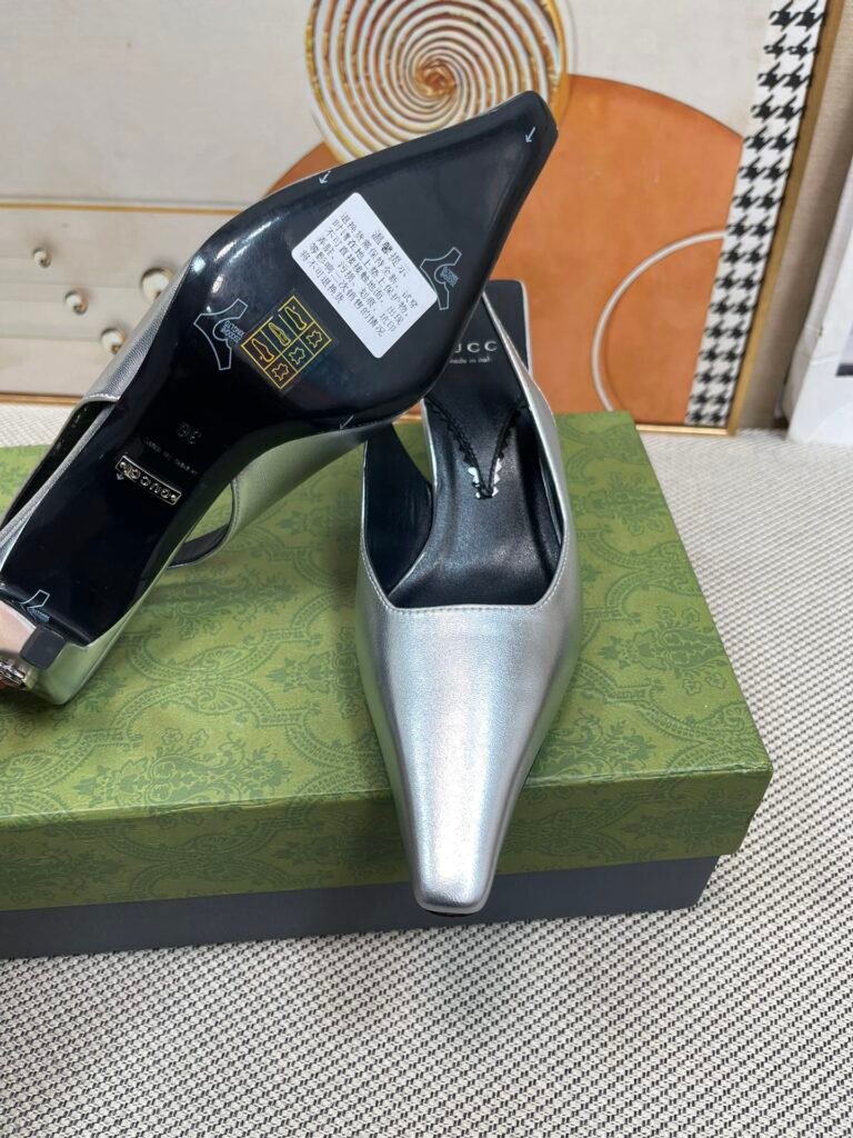 Gucci Unisex Sandals detail 5