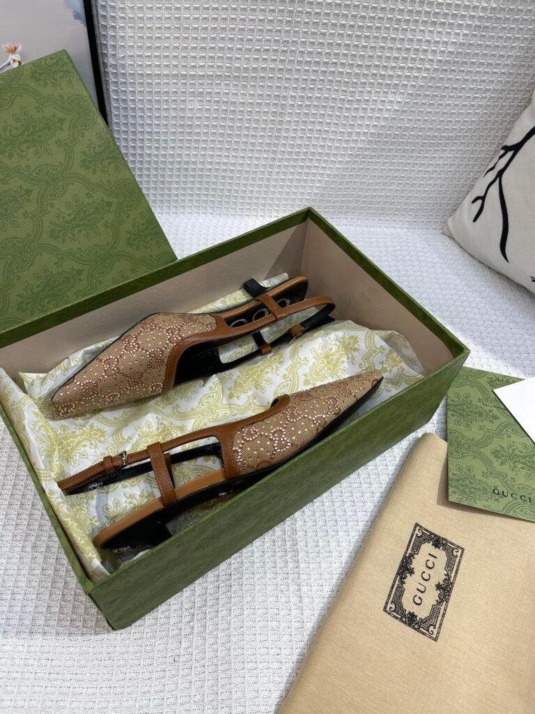 Gucci Women's Sandals detail image 5