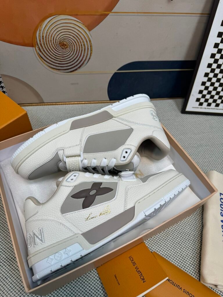 Louis Vuitton Unisex Basketball Sneakers detail image 5