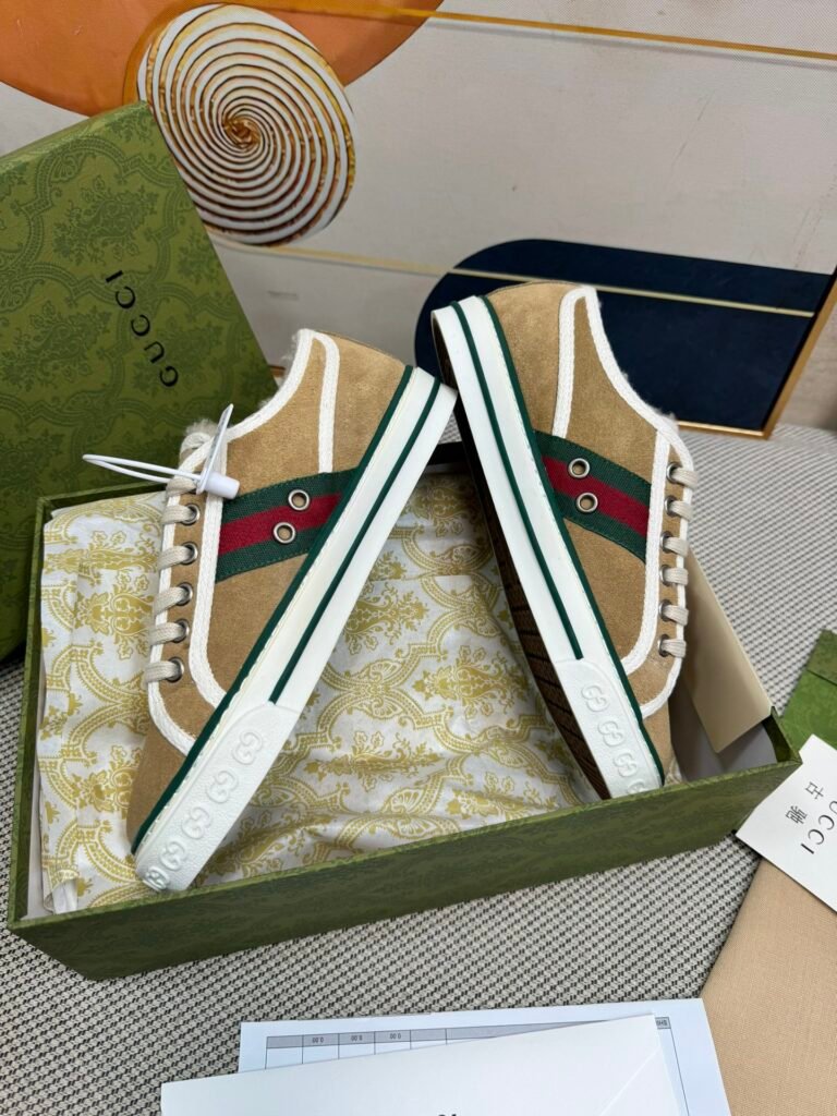 Gucci Unisex Loafers detail image 5