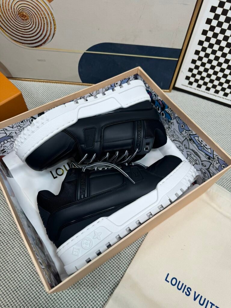 Louis Vuitton Unisex Chunky Sneakers detail 5