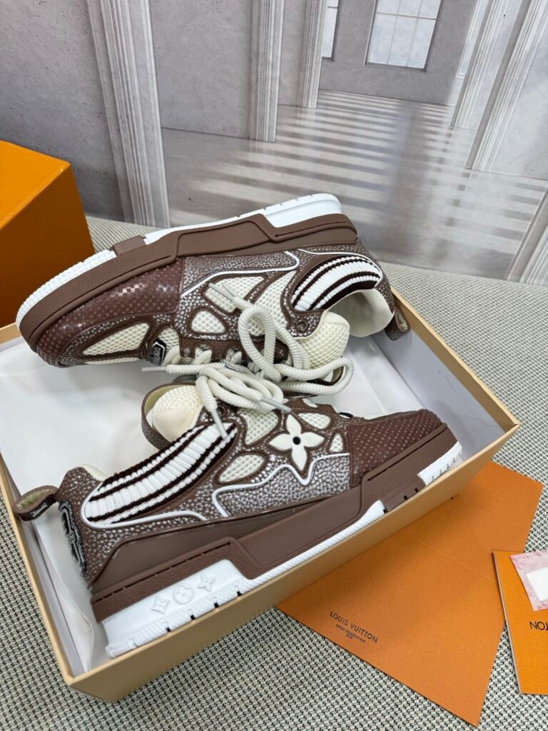 Louis Vuitton Unisex Chunky Sneakers detail image 5