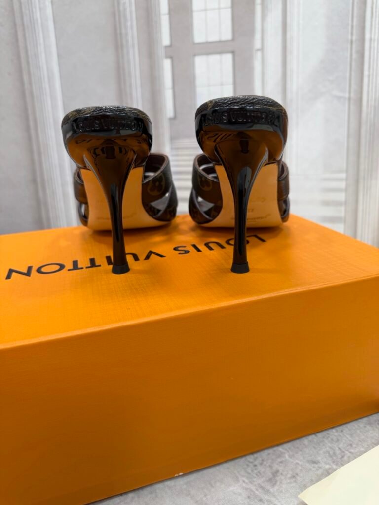 Louis Vuitton Unisex Slides detail 5