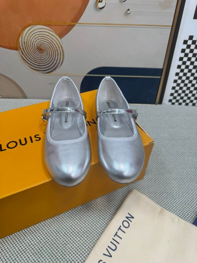 Louis Vuitton Unisex Sandals detail image 5