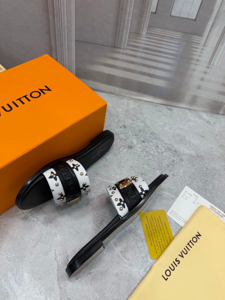 Louis Vuitton Unisex Slides detail 5