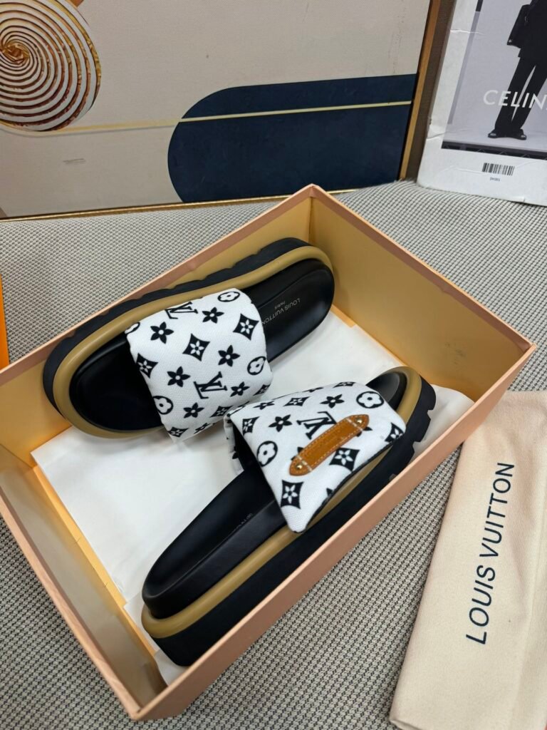 Louis Vuitton Unisex Slides detail image 5