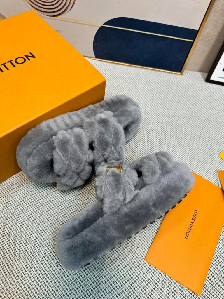 Louis Vuitton Unisex Shearling Shoes detail 5