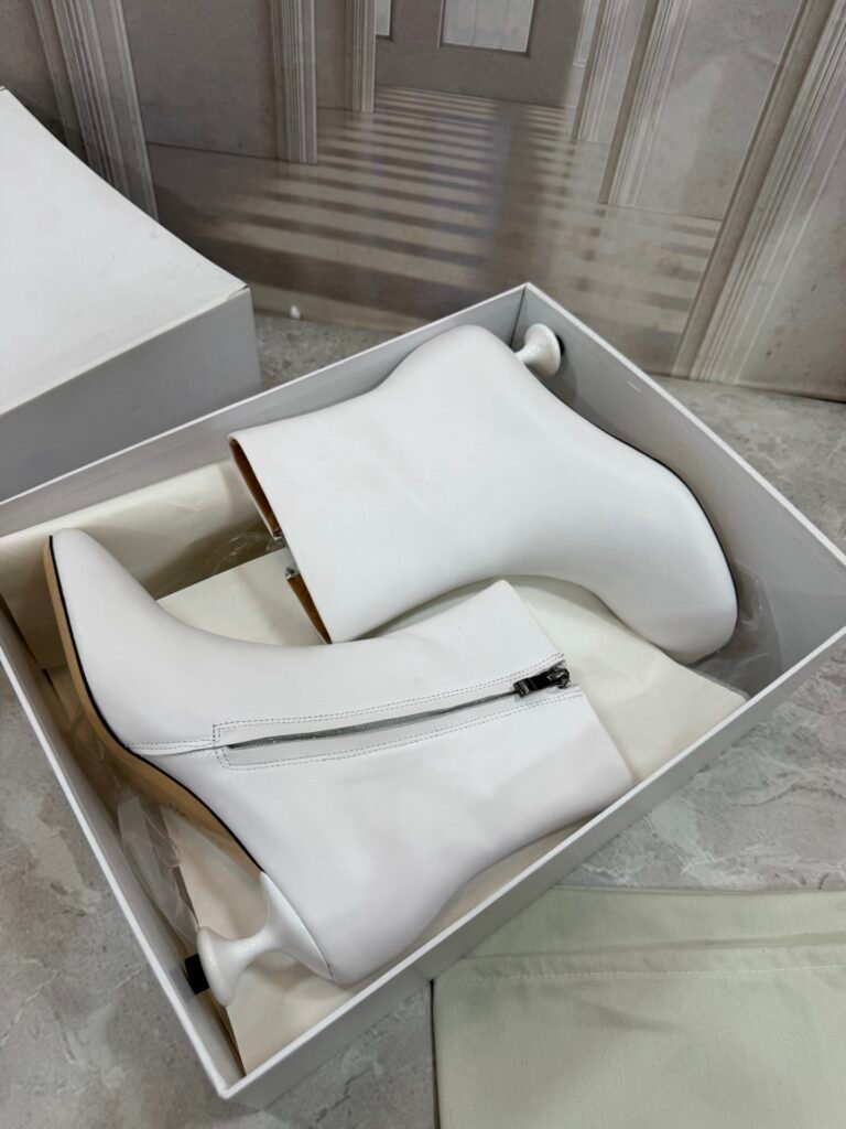 Loewe Unisex Ankle Boots detail 5