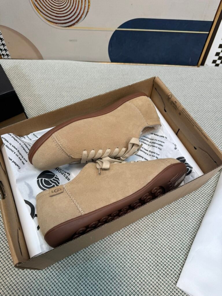 UGG Unisex Snow Boots detail image 5