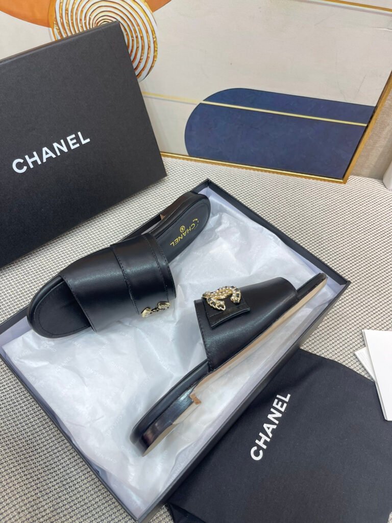 Chanel Unisex Slides detail image 5