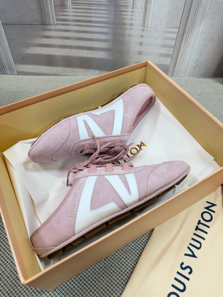 Gucci Women's Athletic Sneakers detail 5