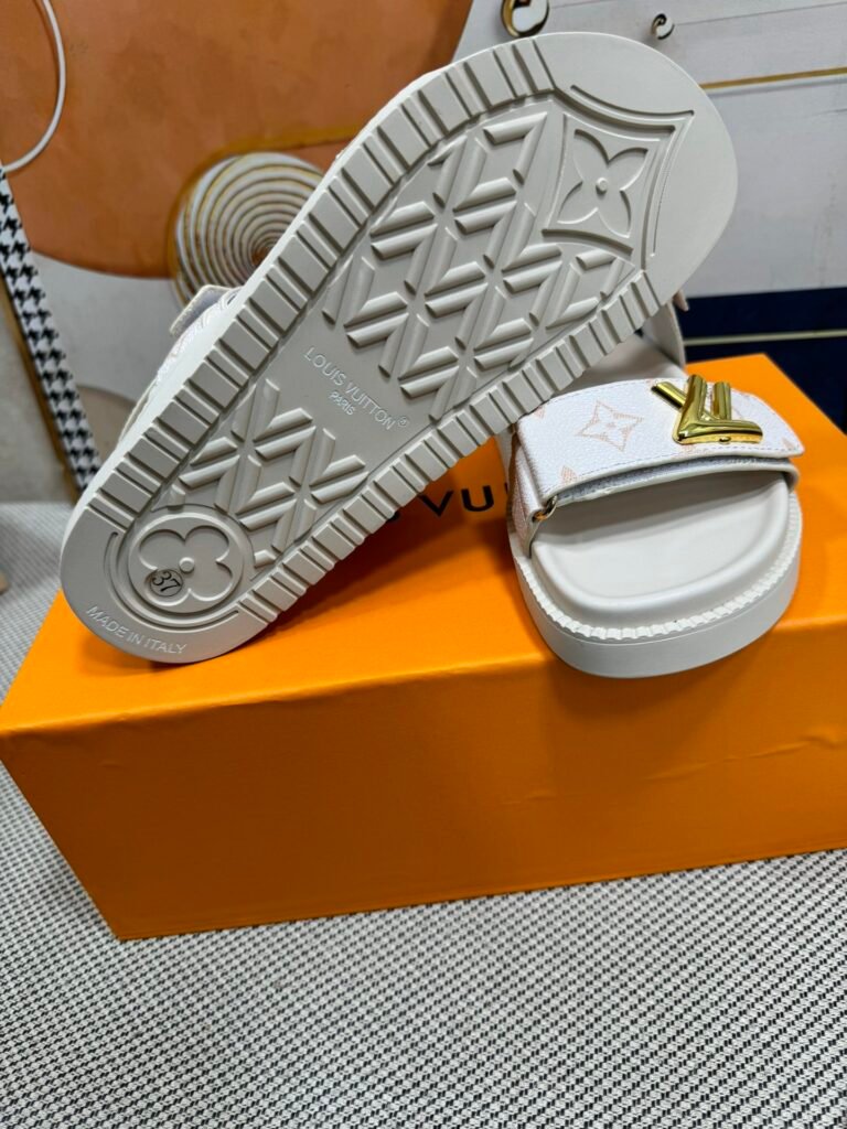 Louis Vuitton Unisex Sandals detail 5