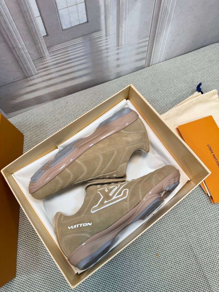 Louis Vuitton Unisex Low-Top Sneakers detail 5