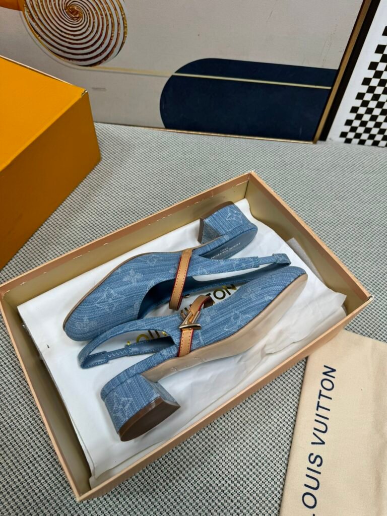 Louis Vuitton Unisex Sandals detail 5